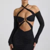 Vestito corto con spalline scese e ruches Kemina in nero Vestito corto con spalline scese e ruches Kemina in nero
