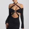 Vestito corto con spalline scese e ruches Kemina in nero Vestito corto con spalline scese e ruches Kemina in nero