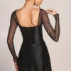 Vestito corto drappeggiato a maniche lunghe Clemmie in nero Vestito corto drappeggiato a maniche lunghe Clemmie in nero