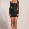 Vestito corto drappeggiato a maniche lunghe Clemmie in nero Vestito corto drappeggiato a maniche lunghe Clemmie in nero