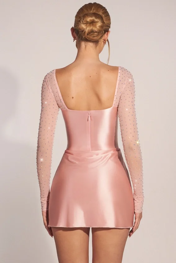 Vestito corto drappeggiato a maniche lunghe Clemmie in rosa cipria Vestito corto drappeggiato a maniche lunghe Clemmie in rosa cipria