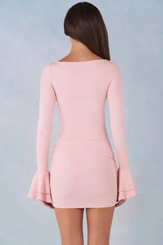 Vestito corto drappeggiato a maniche lunghe in modal a coste Helena, rosa cipria Vestito corto drappeggiato a maniche lunghe in modal a coste Helena, rosa cipria