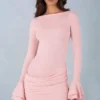 Vestito corto drappeggiato a maniche lunghe in modal a coste Helena, rosa cipria Vestito corto drappeggiato a maniche lunghe in modal a coste Helena, rosa cipria