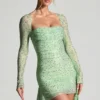 Vestito corto drappeggiato con collo a cappuccio decorato Marilla in color pistacchio Vestito corto drappeggiato con collo a cappuccio decorato Marilla in color pistacchio