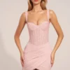 Vestito corto drappeggiato con corpetto a bustino Reeva in rosa cipria