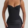 Vestito corto drappeggiato con corsetto Lovella in nero