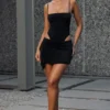 Vestito corto drappeggiato con cut-out Shiloh in nero