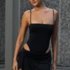 Vestito corto drappeggiato con cut-out Shiloh in nero