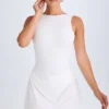 Vestito corto drappeggiato con schiena scoperta Shirin in bianco