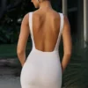Vestito corto drappeggiato con schiena scoperta Valetta in bianco