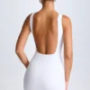 Vestito corto drappeggiato con schiena scoperta Valetta in bianco