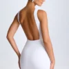 Vestito corto drappeggiato con schiena scoperta Valetta in bianco