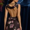 Vestito corto drappeggiato con scollo posteriore aperto e linea ad A Nalini con stampa floreale nera