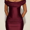 Vestito corto drappeggiato con spalle scoperte in raso Maeve, colore rosso vino