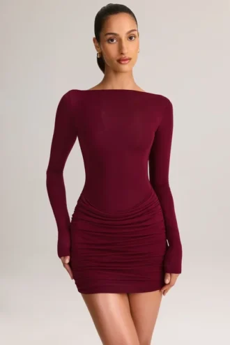 Vestito corto Eska in modal con scollo a barchetta, drappeggiato e maniche lunghe, color vino