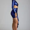 Vestito corto in jersey metallizzato con cut-out Nasira in blu elettrico