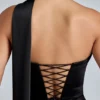 Vestito corto in raso drappeggiato con scollo all’americana Anastasia in nero
