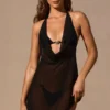 Vestito corto Iona con collo a cappuccio e schiena scoperta in nero Vestito corto Iona con collo a cappuccio e schiena scoperta in nero