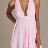 Vestito corto Mariette in chiffon premium con scollo a V e schiena scoperta in rosa confetto