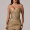 Vestito corto Neréa con decorazioni e ruches in oro Vestito corto Neréa con decorazioni e ruches in oro