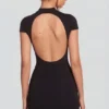 Vestito corto nero con collo alto in jersey e ruches sulla schiena Blair