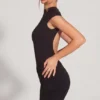 Vestito corto nero con collo alto in jersey e ruches sulla schiena Blair