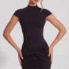 Vestito corto nero con collo alto in jersey e ruches sulla schiena Blair