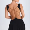 Vestito corto nero con scollo a V e cut-out Kalista Vestito corto nero con scollo a V e cut-out Kalista