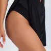 Vestito corto nero con scollo a V e cut-out Kalista Vestito corto nero con scollo a V e cut-out Kalista