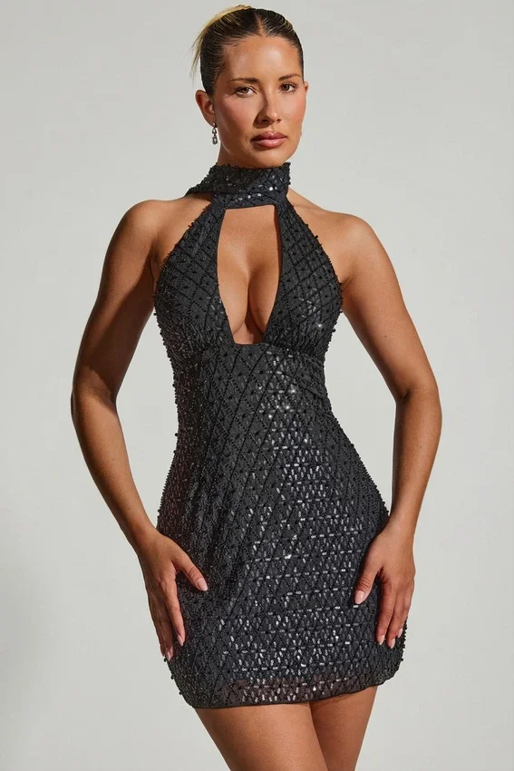 Vestito corto nero Henrietta con scollo all’americana e dettagli decorativi a forma di sciarpa