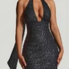 Vestito corto nero Henrietta con scollo all’americana e dettagli decorativi a forma di sciarpa