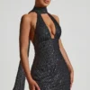 Vestito corto nero Henrietta con scollo all’americana e dettagli decorativi a forma di sciarpa