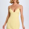 Vestito corto plissettato con fiocco Bronwyn in giallo pastello Vestito corto plissettato con fiocco Bronwyn in giallo pastello