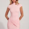 Vestito corto rosa con collo alto in jersey Blair e ruches sulla schiena Vestito corto rosa con collo alto in jersey Blair e ruches sulla schiena