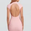 Vestito corto rosa con collo alto in jersey Blair e ruches sulla schiena Vestito corto rosa con collo alto in jersey Blair e ruches sulla schiena