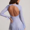 Vestito corto senza schienale a maniche lunghe con decorazioni Dixie in blu Vestito corto senza schienale a maniche lunghe con decorazioni Dixie in blu