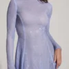 Vestito corto senza schienale a maniche lunghe con decorazioni Dixie in blu Vestito corto senza schienale a maniche lunghe con decorazioni Dixie in blu