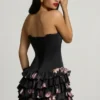 Vestito corto senza spalline con balze a strati e corpetto a corsetto Juliet con stampa floreale nera