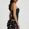 Vestito corto senza spalline con balze a strati e corpetto a corsetto Juliet con stampa floreale nera