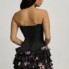 Vestito corto senza spalline con balze a strati e corpetto a corsetto Juliet con stampa floreale nera