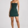 Vestito corto senza spalline con collo a cappuccio decorato Basel in verde smeraldo