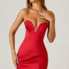Vestito corto strutturato a tulipano Baila in rosso scarlatto