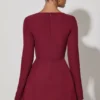 Vestito corto strutturato a tulipano con scollo quadrato Taesha in rosso vino