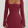 Vestito corto strutturato a tulipano con scollo quadrato Taesha in rosso vino