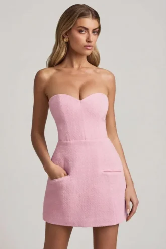 Vestito corto strutturato senza spalline con scollo a cuore Talina in rosa tenue Vestito corto strutturato senza spalline con scollo a cuore Talina in rosa tenue