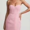 Vestito corto strutturato senza spalline con scollo a cuore Talina in rosa tenue
