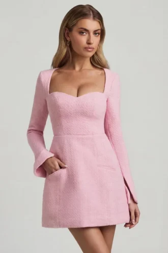 Vestito corto strutturato Tacita con scollo a cuore in rosa tenue Vestito corto strutturato Tacita con scollo a cuore in rosa tenue
