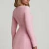 Vestito corto strutturato Tacita con scollo a cuore in rosa tenue