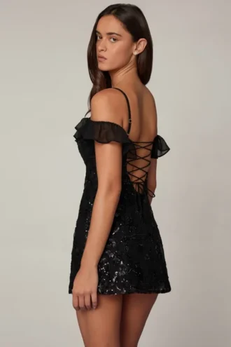 Vestito corto svasato con allacciatura decorata Jacira in nero Vestito corto svasato con allacciatura decorata Jacira in nero