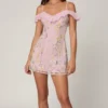 Vestito corto svasato con allacciatura decorata Jacira in rosa tenue
